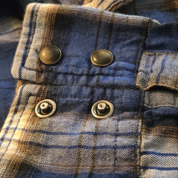 American Eagle Women’s “Seriously Soft” Plaid Snap Button Shirt – Size M - Picture 15 of 16